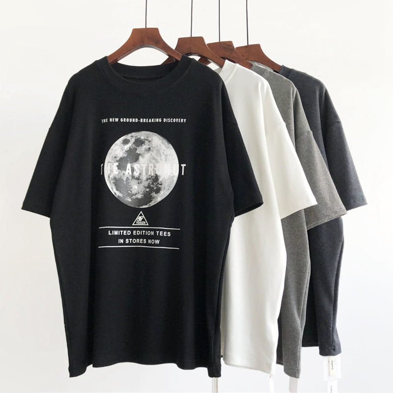 Moon The Astronut Round Neck T-shirt