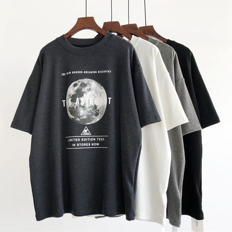 Moon The Astronut Round Neck T-shirt
