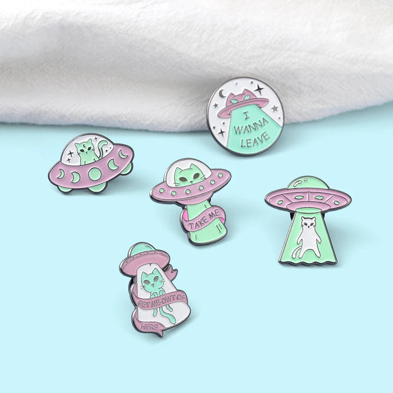 Alien Cat Lapel Badge Cartoon Moon Spaceship Brooch