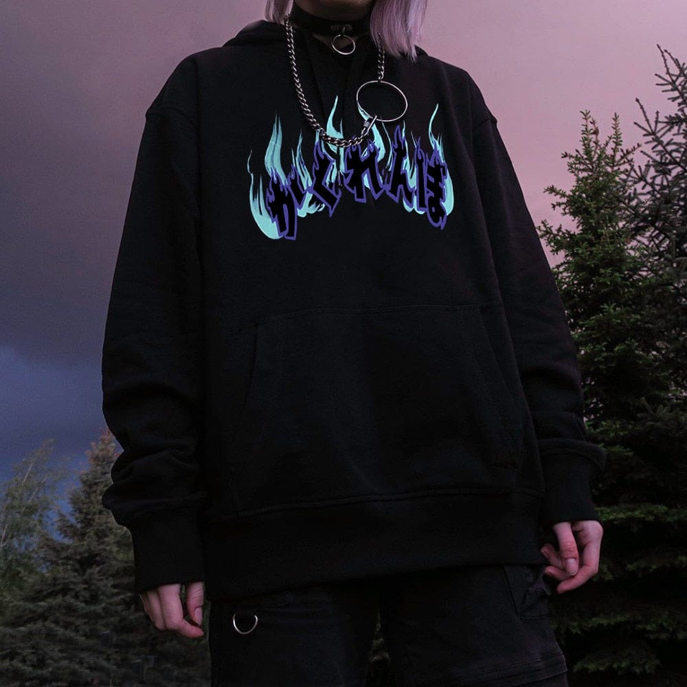 Japanischer Oversize-Hoodie mit dunklen Buchstaben und Buchstaben