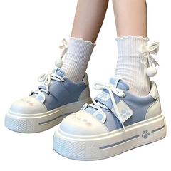 Zapatillas de plataforma monas estilo kawaii con estampado de patas en rosa y blanco