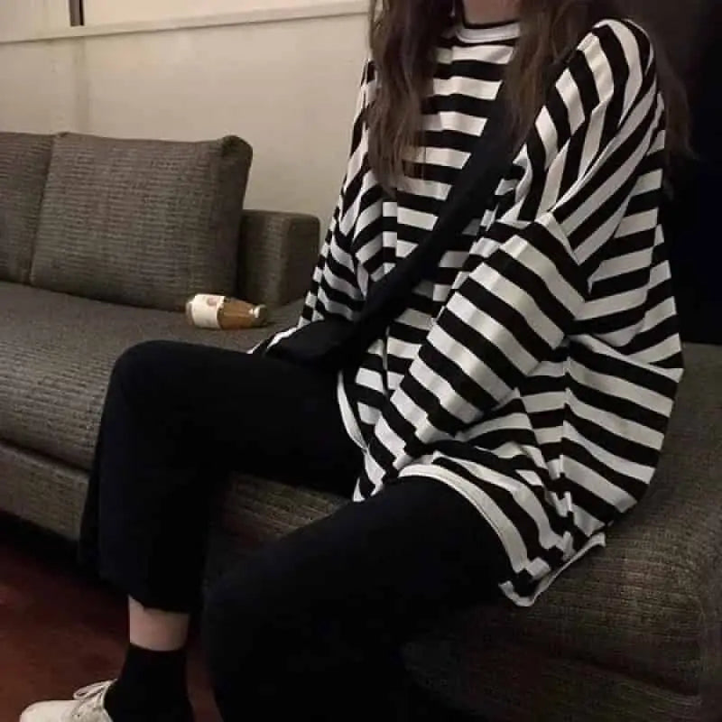 Black And White Striped Long Sleeve O-Neck Sweater - M