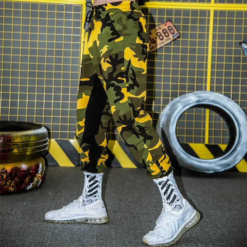 Camouflage Patch Loose Pants with Material Feels Soft
