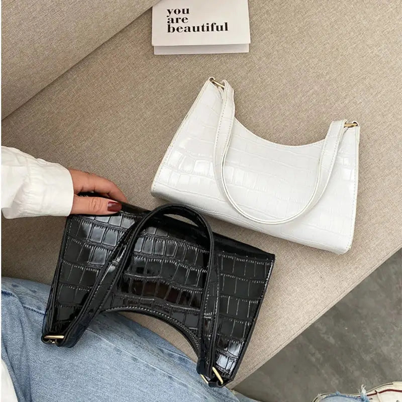 Casual Retro Chain Handbag with Vintage Design