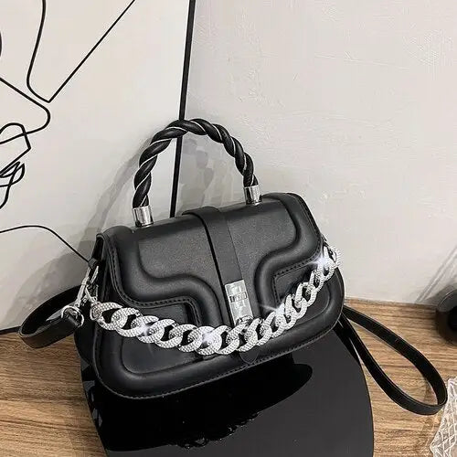 Chain And Closing Cute Quilted Bag - Black / 13cmx25cmx8cm