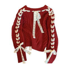 Lindo suéter de punto con cinta torcida roja