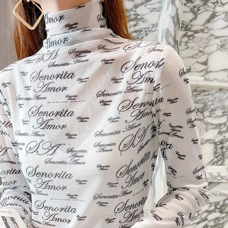 Blusa de manga larga de malla con estampado de letras