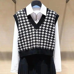 Irregular Pattern V-Neck Knitted Vest