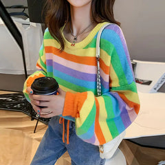 Übergroßer Strickpullover mit Regenbogenstreifen