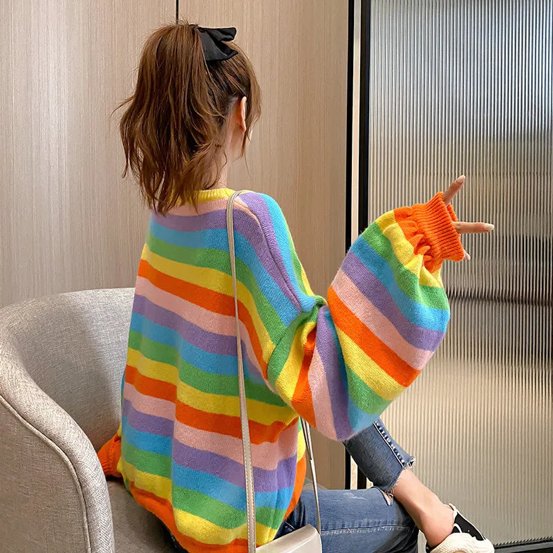 Übergroßer Strickpullover mit Regenbogenstreifen