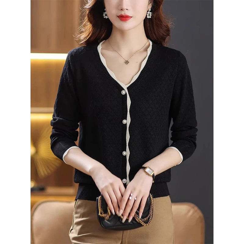 Elegante Bluse mit Spitzenschleife und eckigem Kragen