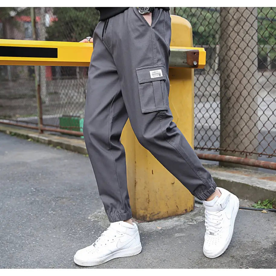 Elegant Cargo Pants with Chic Design and Utility Pockets