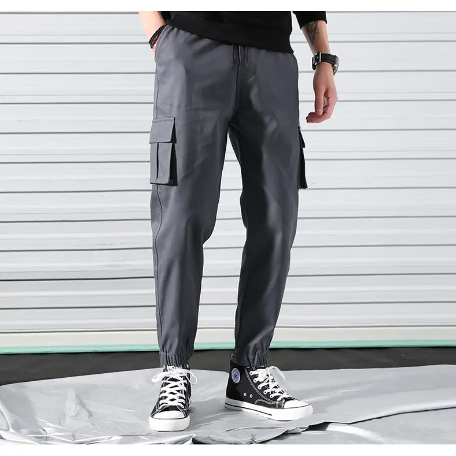 Elegant Cargo Pants with Chic Design and Utility Pockets