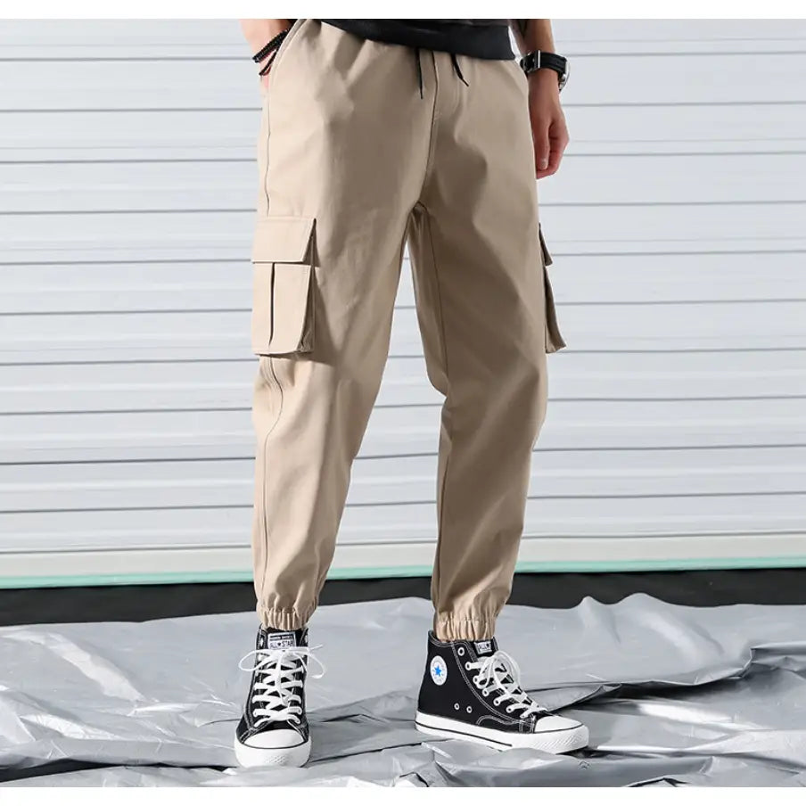 Elegant Cargo Pants with Chic Design and Utility Pockets