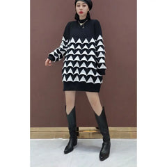 Knitted Oversize Sweater with Contrast Triangles Design