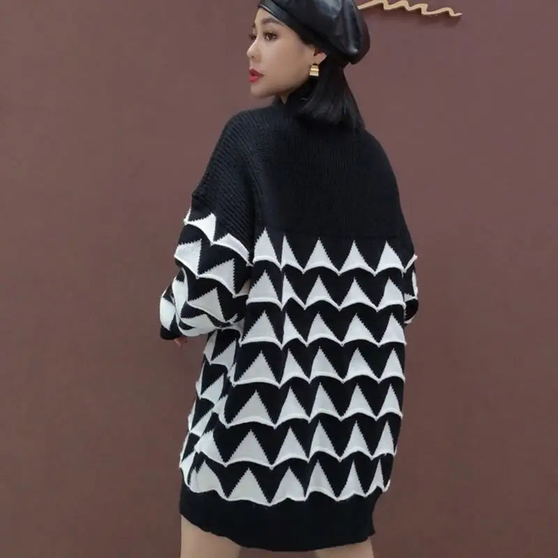 Knitted Oversize Sweater with Contrast Triangles Design