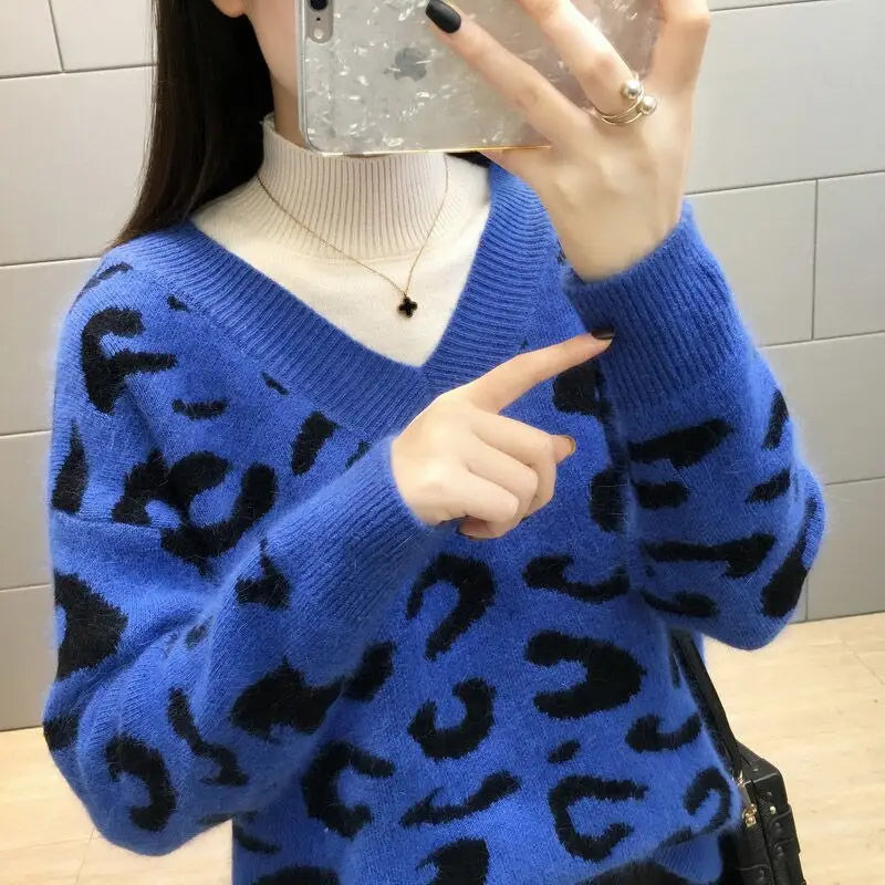Leopard V-Neck Knitted Sweater - One Size / Blue