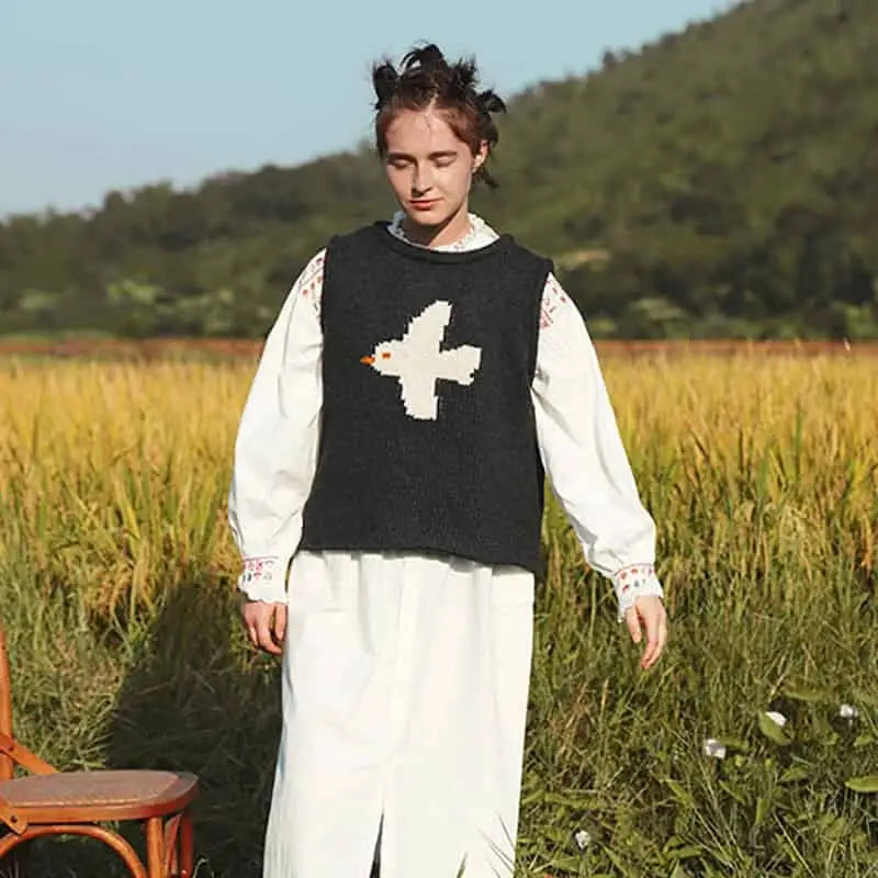 Loose Fit Round Neck Knitted Vest Black / One Size