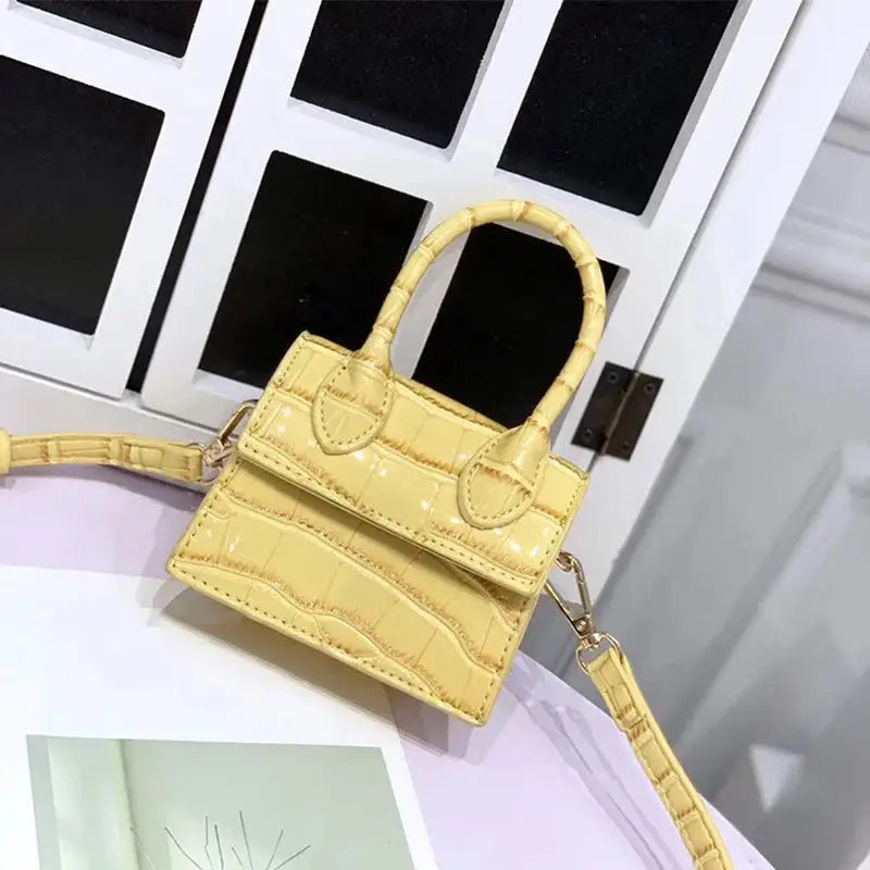 Mini Crocodile Pattern Shoulder Strap Handbags - Yellow