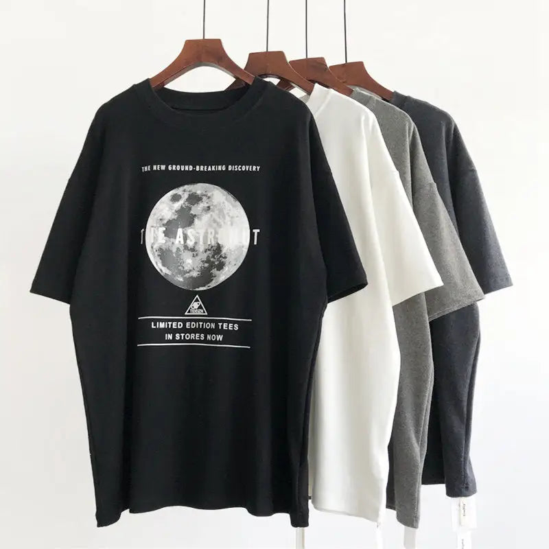 Moon The Astronut Round Neck T-shirt - Black / Onesize
