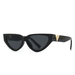 Retro Eye Small Round Letter V Sunglasses - Black