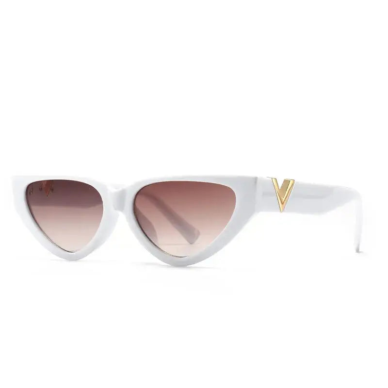 Retro Eye Small Round Letter V Sunglasses - White