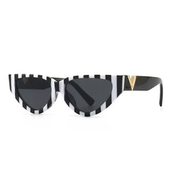 Retro Eye Small Round Letter V Sunglasses - Zebra