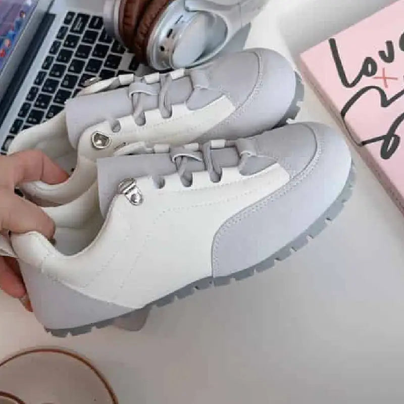 Retro Flat Golf Lace Up Sneakers