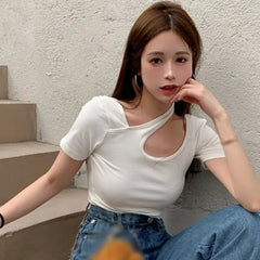 Revealing Clavicle Short Sleeve Top
