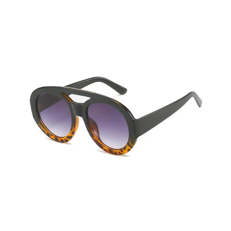 Round Oversized Sunglasses - Black. / One Size