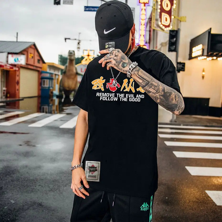 T-Shirt Octopus Art in Best Japanese Style Wave Design