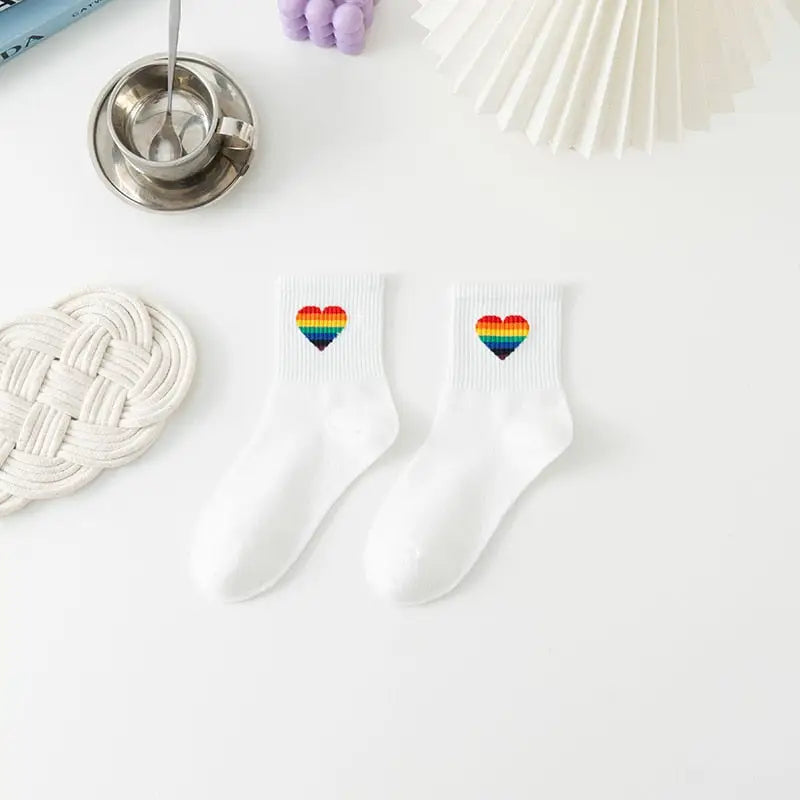 White And Fancy Cotton Socks - Rainbow Heart / One Size